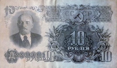 К началу 50-х 10 рублей стоили четыре буханки белого хлеба или почти килограмм мяса