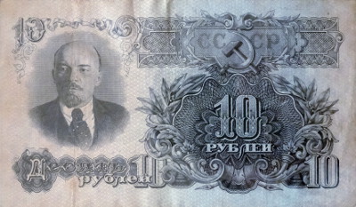 К началу 50-х 10 рублей стоили четыре буханки белого хлеба или почти килограмм мяса