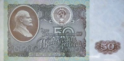 В мае 1992 года доллар на рынке уже стоил 50 рублей