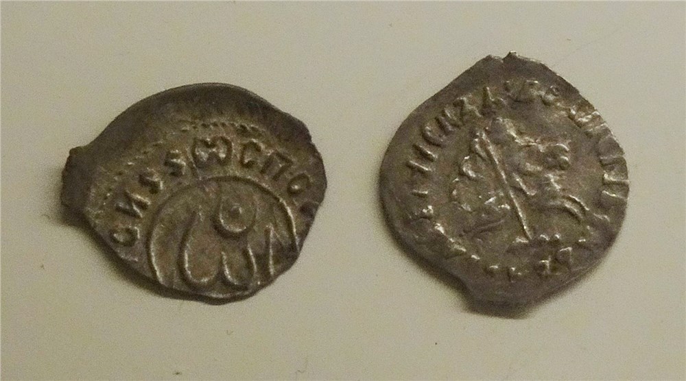 Монета Денга новгородская (всадник с копьём, татарская надпись Иван, круговые надписи)