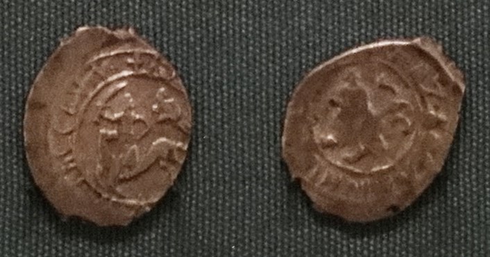 Монета Денга (Самсон, на обороте всадник с саблей влево, кольцевые надписи с именами двух князей). Разновидности, подробное описание