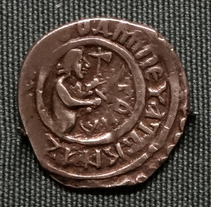 Монета Денга (человек с топором и мечом, круговая надпись, на обороте арабская в фигурной рамке). Стоимость