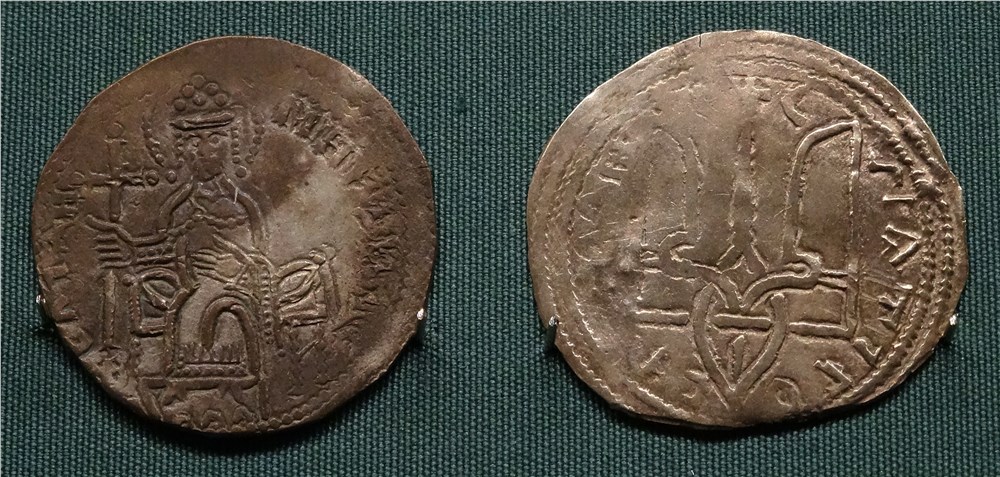 Монета Сребреник Владимира (князь на троне без спинки, трезубец)