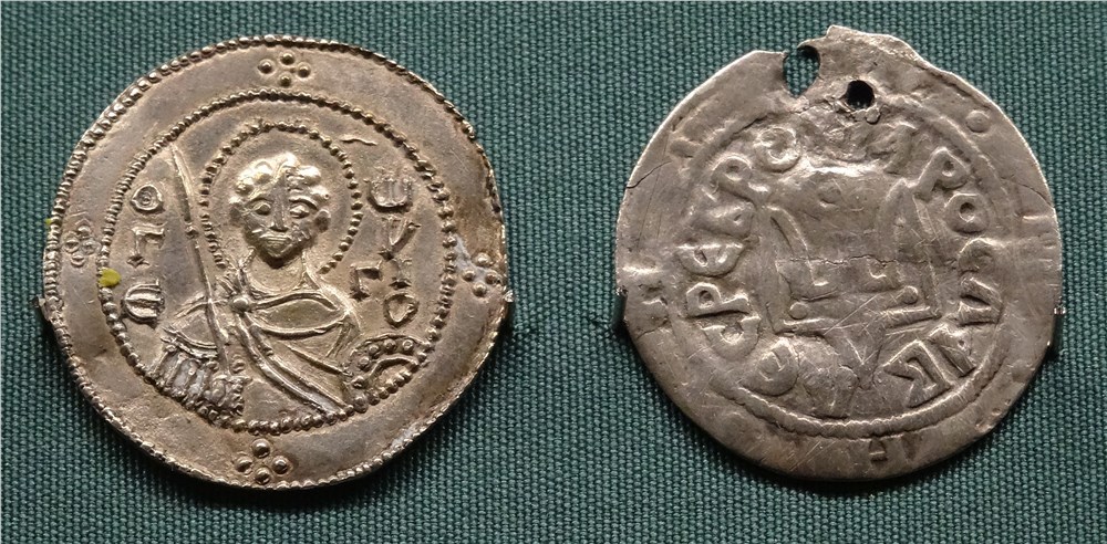Монета Сребреник Ярослава (трезубец с кольцом на среднем венце)