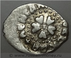 Монета Денга московская (три розетки, на обороте цветок, круговые надписи). Аверс