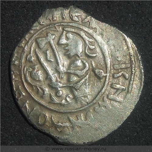 Монета Денга (человек с топором влево и голова, круговая надпись, на обороте зверь в рамке). Аверс