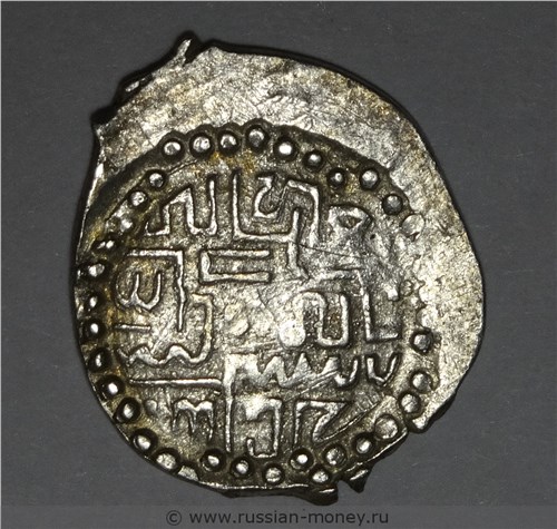 Монета Денга (всадник с соколом вправо, круговая надпись, на обороте подражание арабской надписи). Разновидности, подробное описание. Реверс