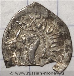 Монета Денга (голова с бородой и кольцевая надпись, буквы МД, на обороте человек с саблей и секирой) . Аверс