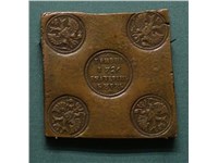 Гривна-плата 1726 года. На груди орлов вензель Екатерины I, трилистник в центре