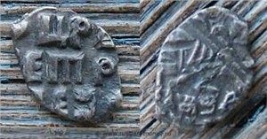 Копейка (АѰД). Надпись короткая, буквы крупные, под конём буквы 